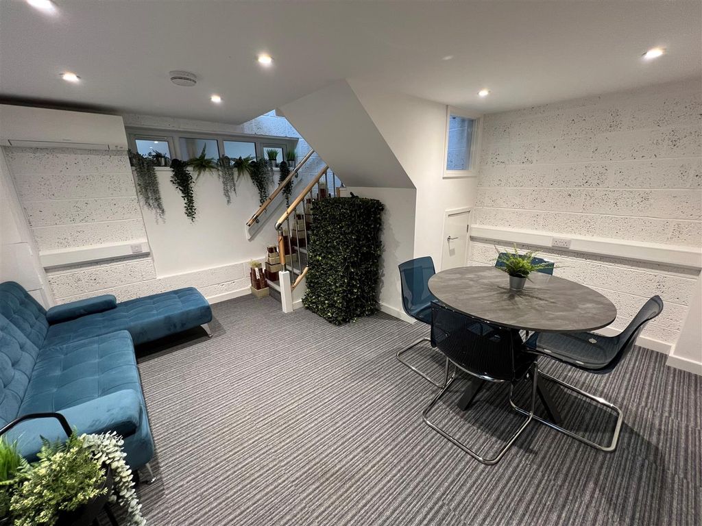 Property photo 2 of 8 Ground Floor Reception.Jpg