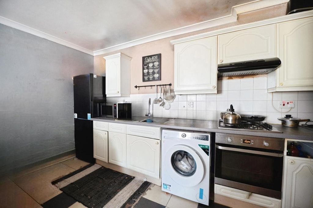 Property photo 3 of 7 Pbox-Img.Jpg