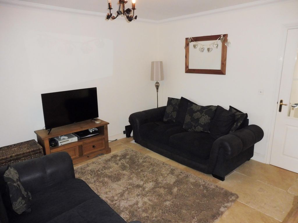Property photo 3 of 7 Living Room