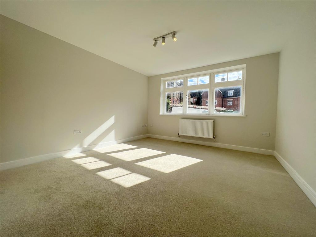 Property photo 3 of 10 Living 3-001.Jpg