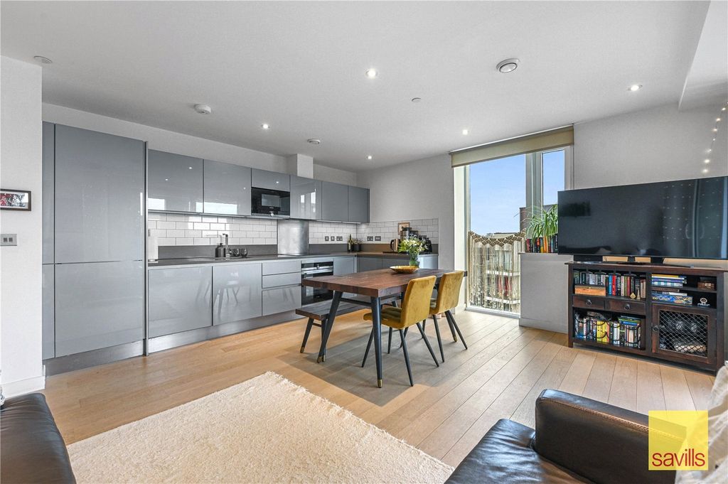 Property photo 3 of 17 Reception/Kitchen