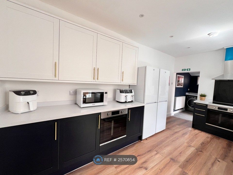 Property photo 2 of 24