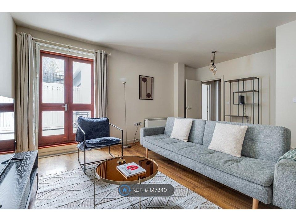 Property photo 1 of 12 Living Room