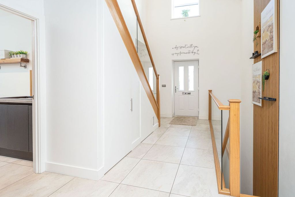 Property photo 3 of 37