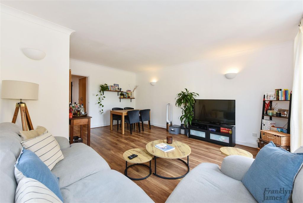Property photo 1 of 13 Papermill Wharf (4).Jpg