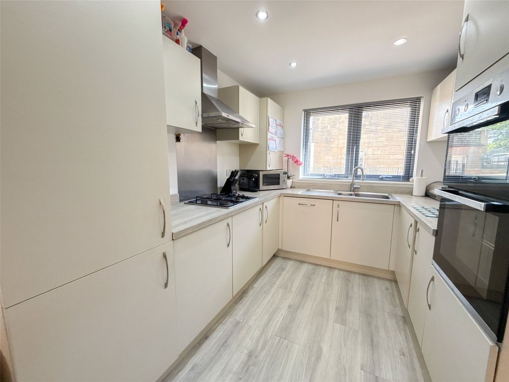 Property photo 3 of 31 Kitchen