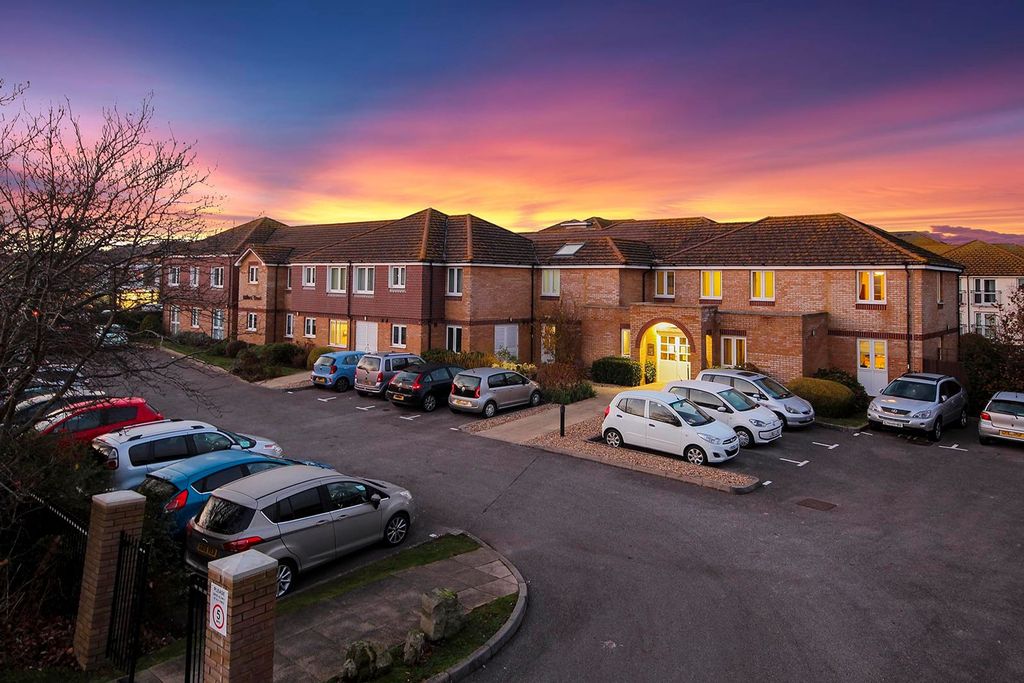 Property photo 1 of 13 Twilight