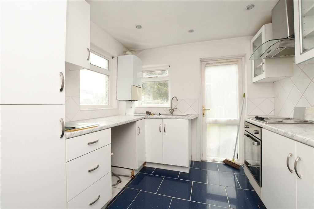 Property photo 3 of 8 Kitchen