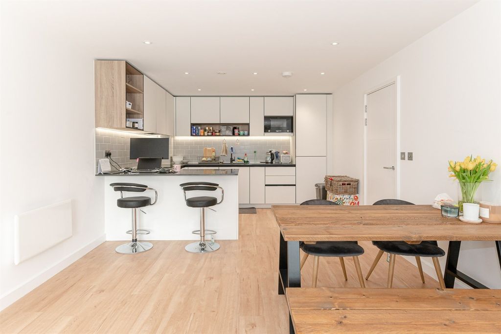 Property photo 3 of 17 Kitchen