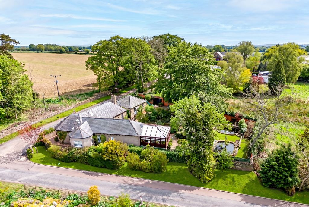 Property photo 2 of 28