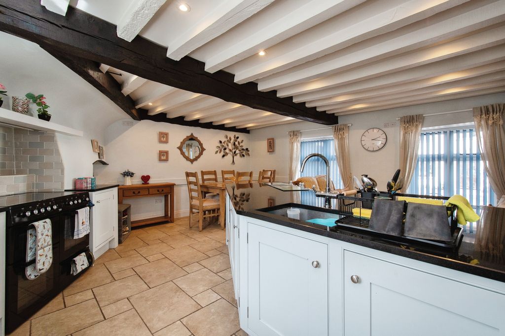 Property photo 1 of 31