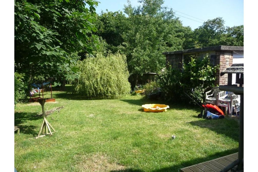 Property photo 3 of 12 Garden