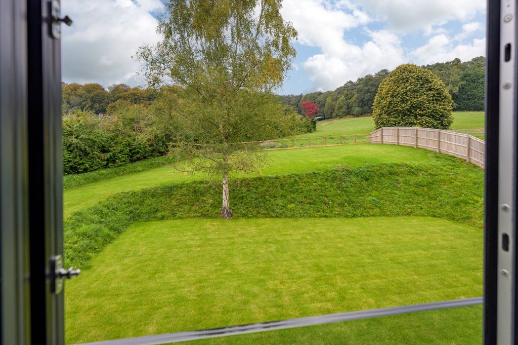 Property photo 3 of 19 Garden