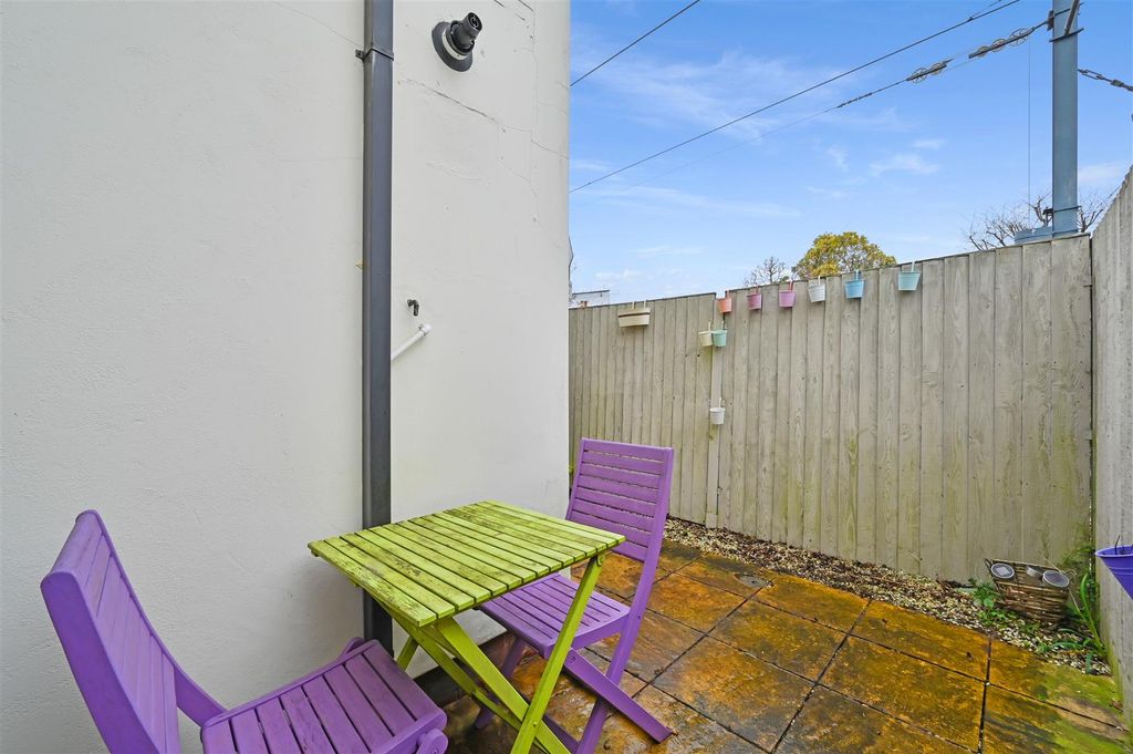 Property photo 3 of 13 Garden