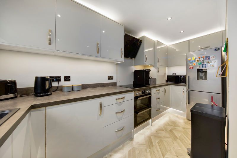 Property photo 3 of 31 Kitchen