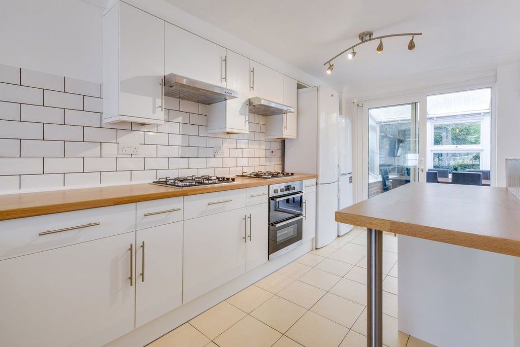 Property photo 2 of 34