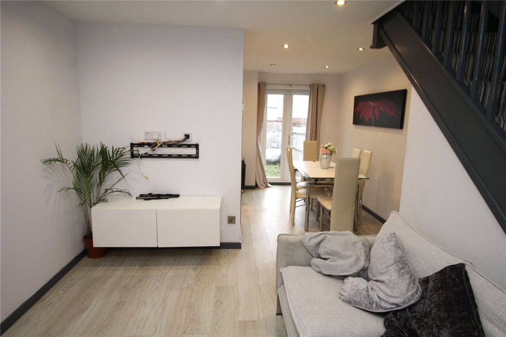 Property photo 3 of 10 Lounge/Dining Room