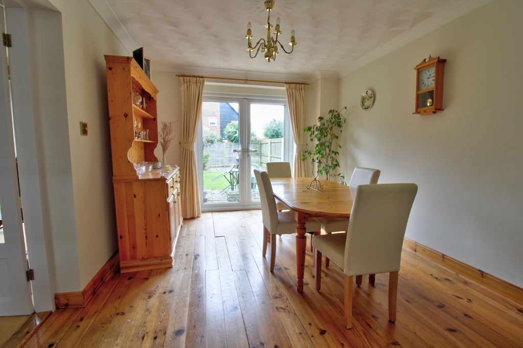 Property photo 2 of 17 Dining Room