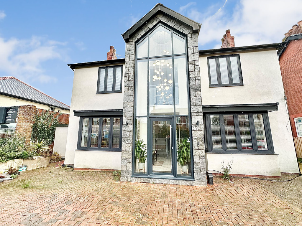 Property photo 2 of 27