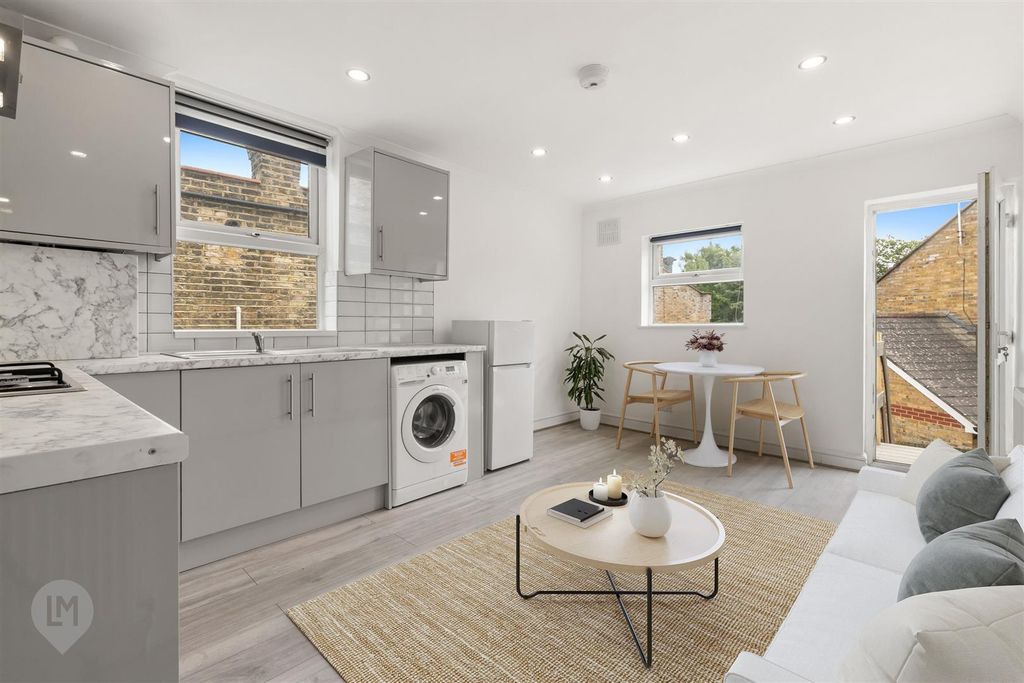 Property photo 1 of 6 Living/Dining/Kitchen