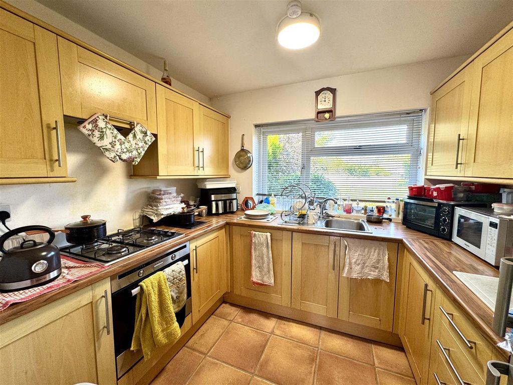 Property photo 3 of 16 Kitchen