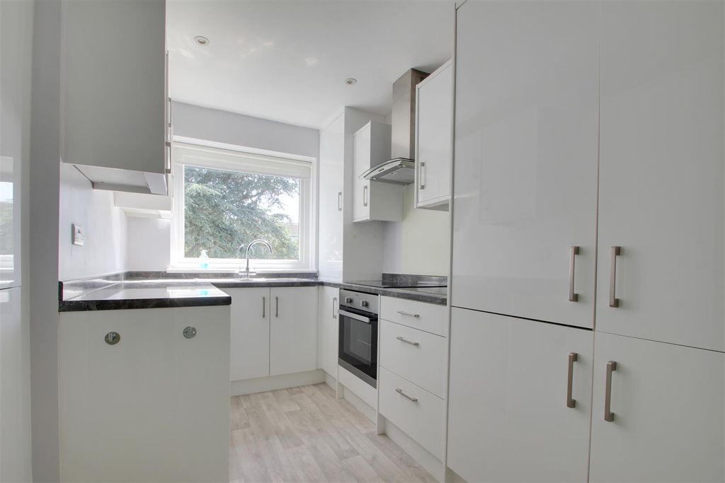 Property photo 2 of 11 Kitchen