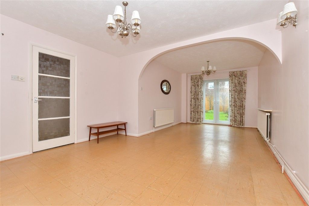 Property photo 2 of 15 Lounge