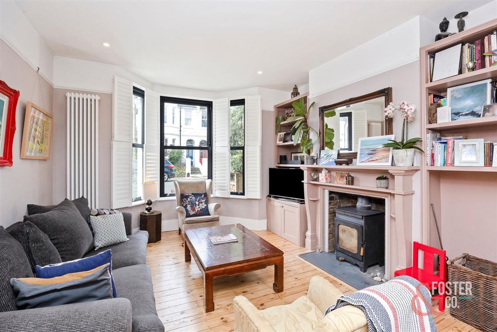 Property photo 3 of 41 Compton Road, 20-015.Jpg