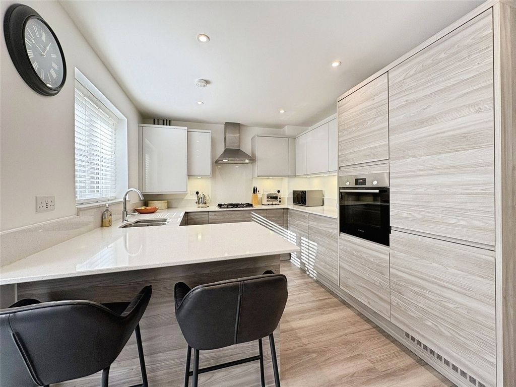 Property photo 2 of 14 Picture No. 10