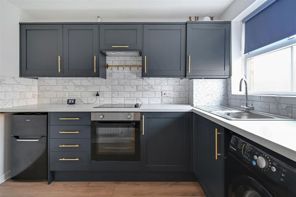 Property photo 2 of 14 Kitchen