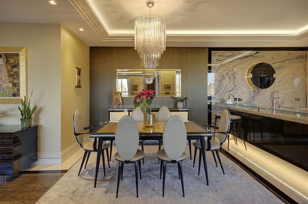 Property photo 3 of 31 Dining Area