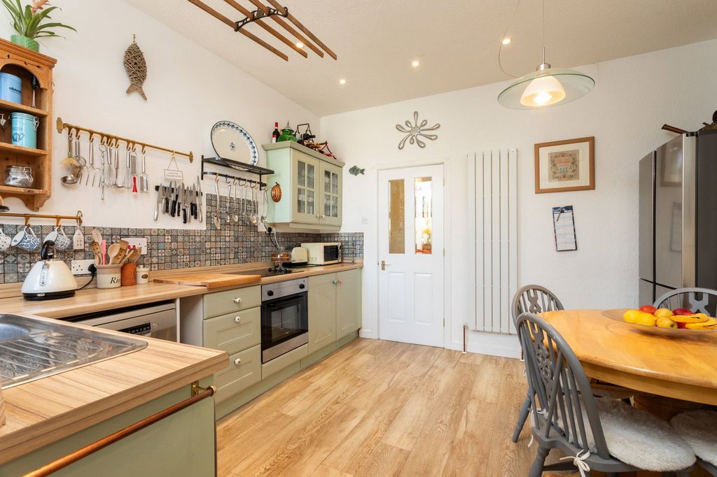 Property photo 2 of 28