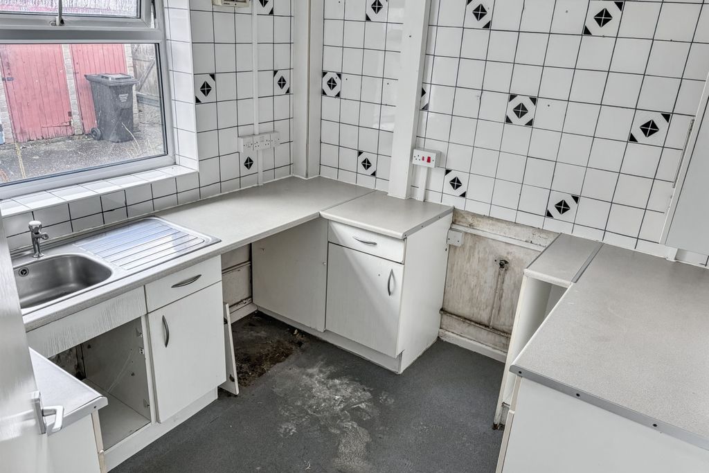 Property photo 2 of 12 20 Butneys, Basildon, Essex, Ss14 2Dj
