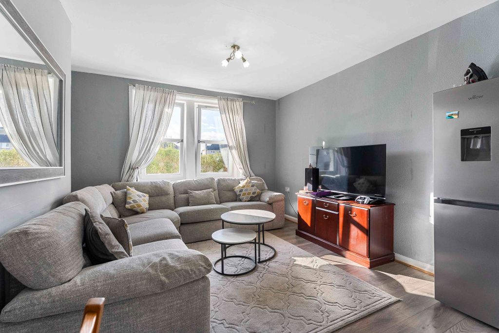 Property photo 2 of 25