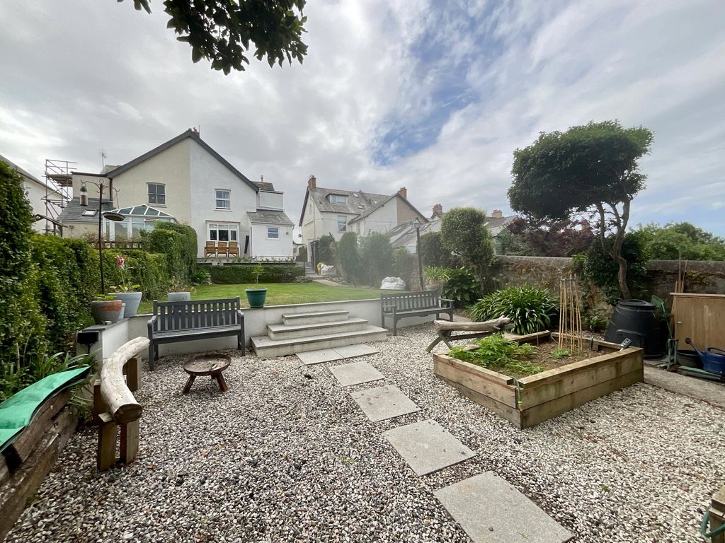 Property photo 2 of 19