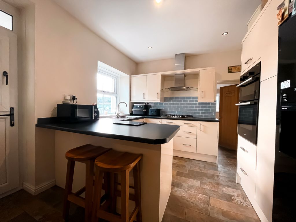 Property photo 2 of 27