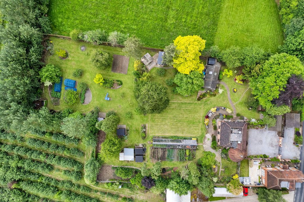 Property photo 2 of 21