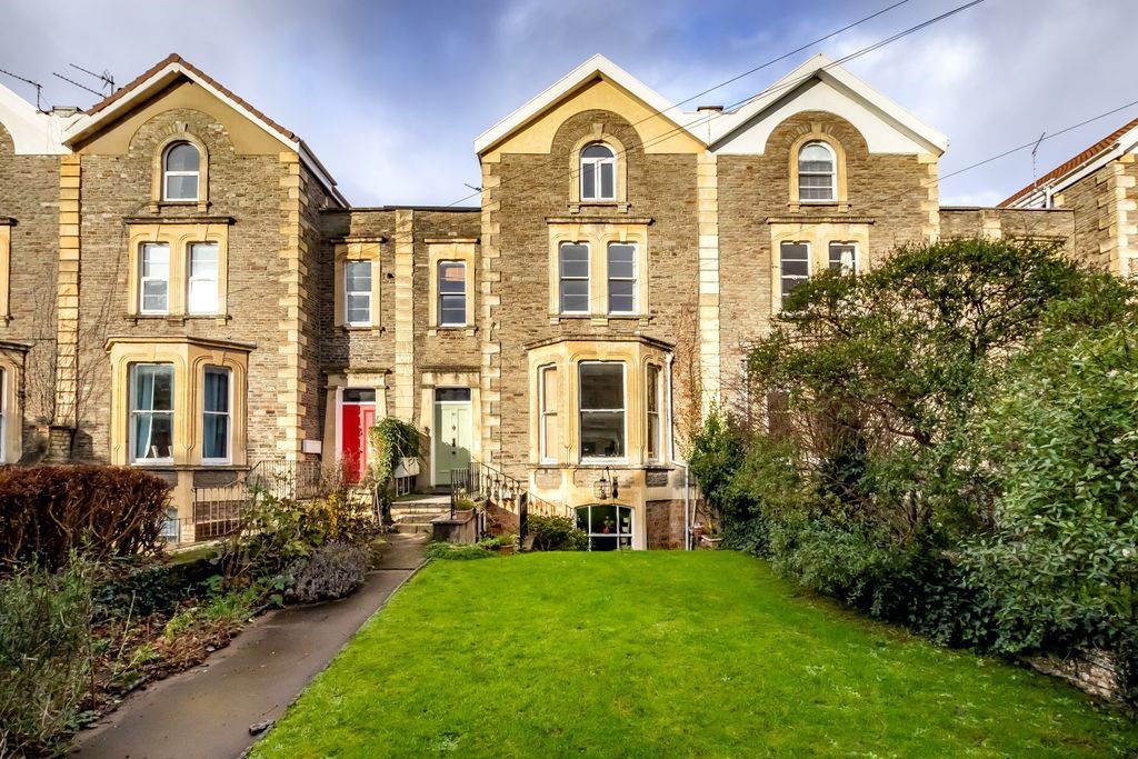 Property photo 1 of 11 External