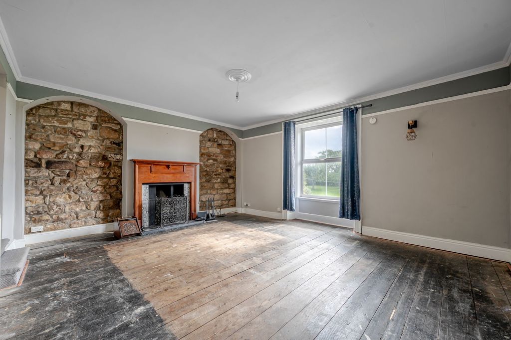 Property photo 3 of 46