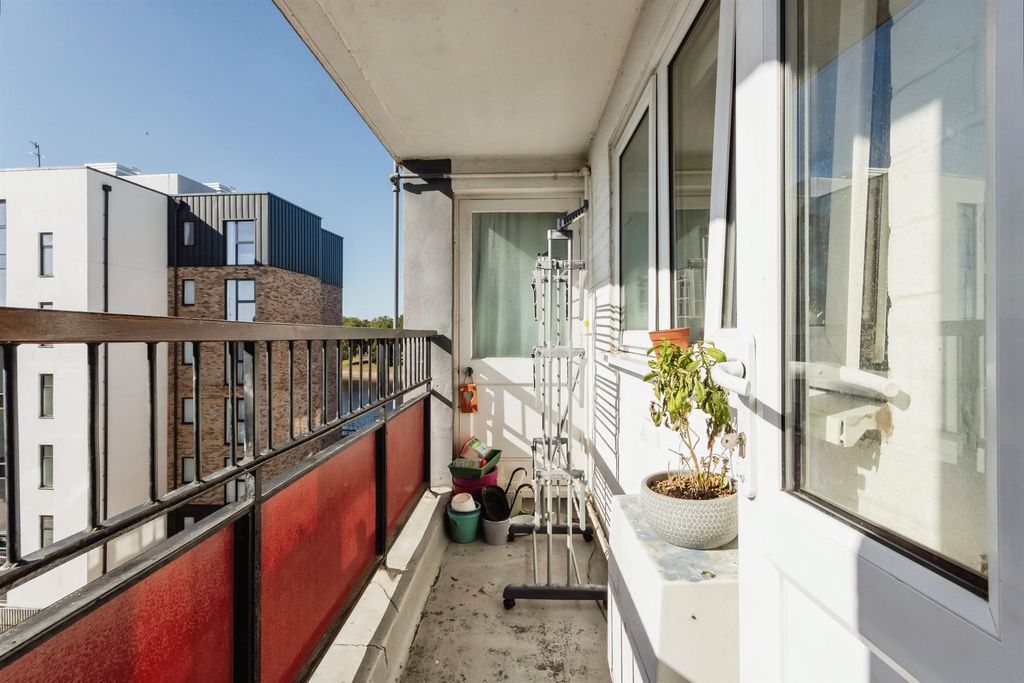 Property photo 2 of 20