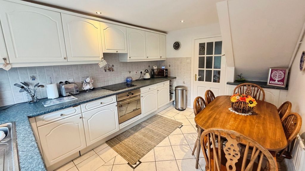 Property photo 2 of 16 Kitchen