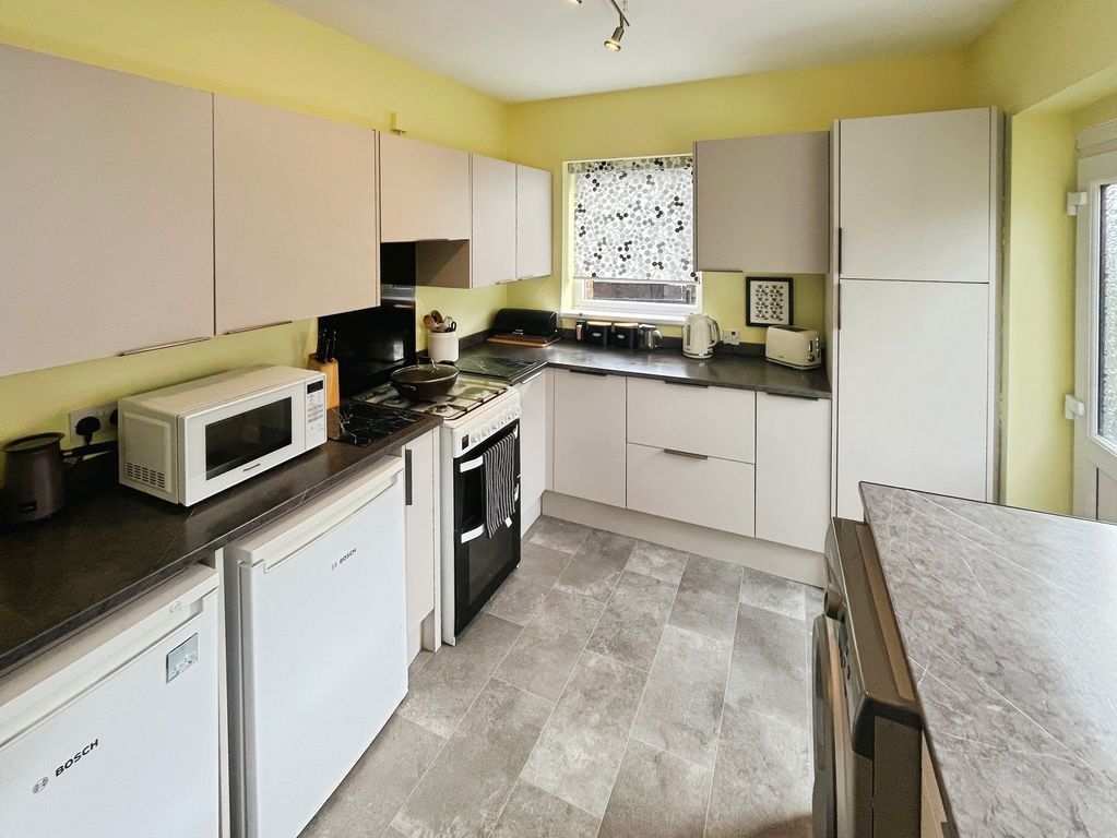 Property photo 3 of 20 Kitchen