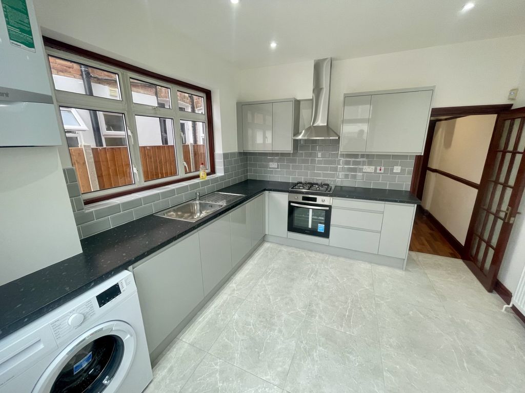 Property photo 2 of 23