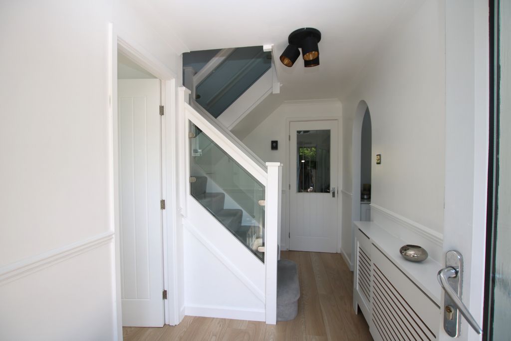 Property photo 3 of 15 3Normansfielda