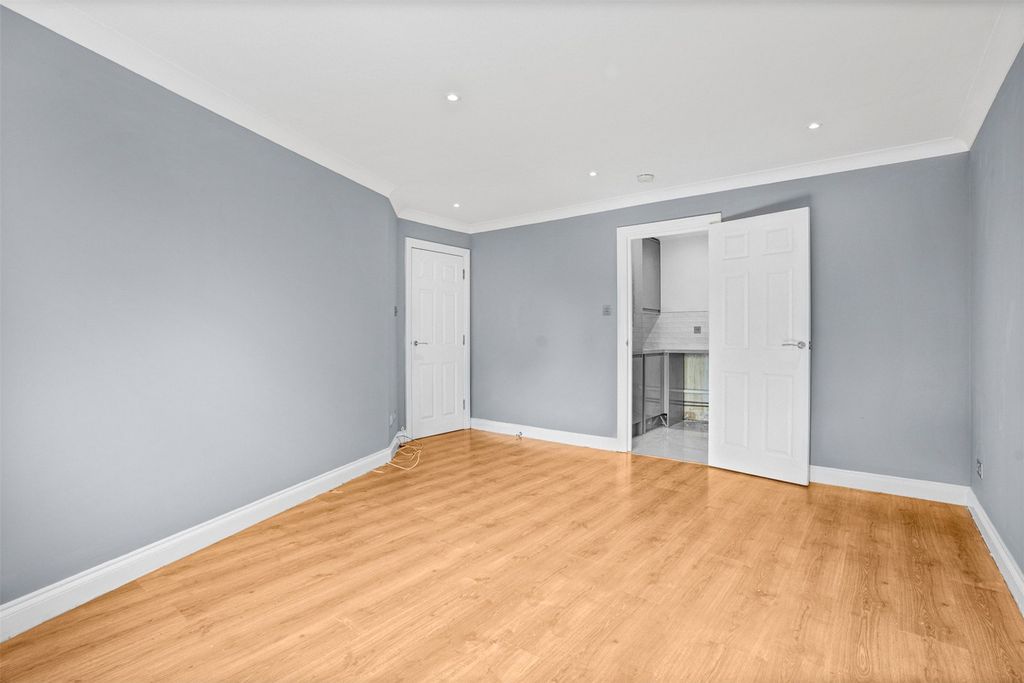 Property photo 3 of 12 Picture No. 05