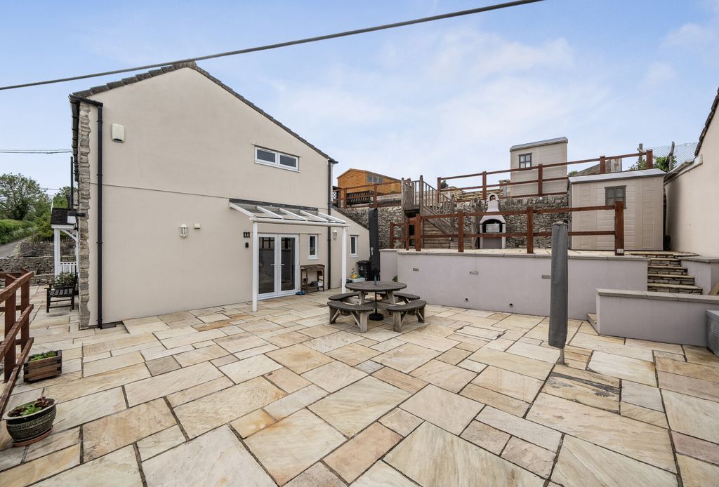 Property photo 2 of 22 1464357-22-6A0Ca0...