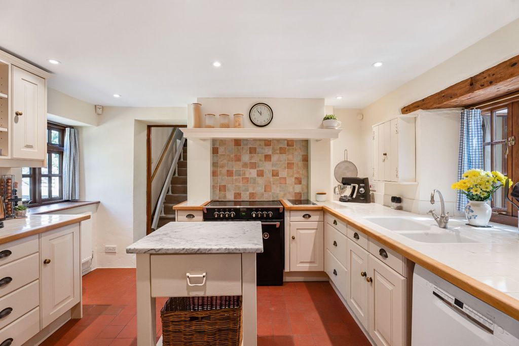 Property photo 3 of 26 Picture No. 02