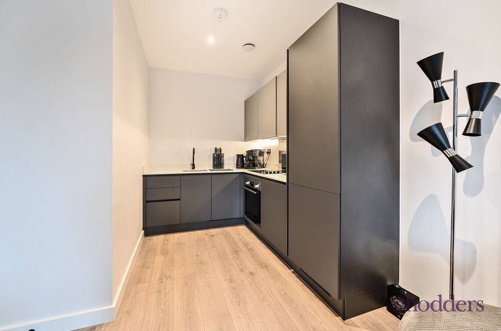 Property photo 3 of 19 46213F27-211B-491...