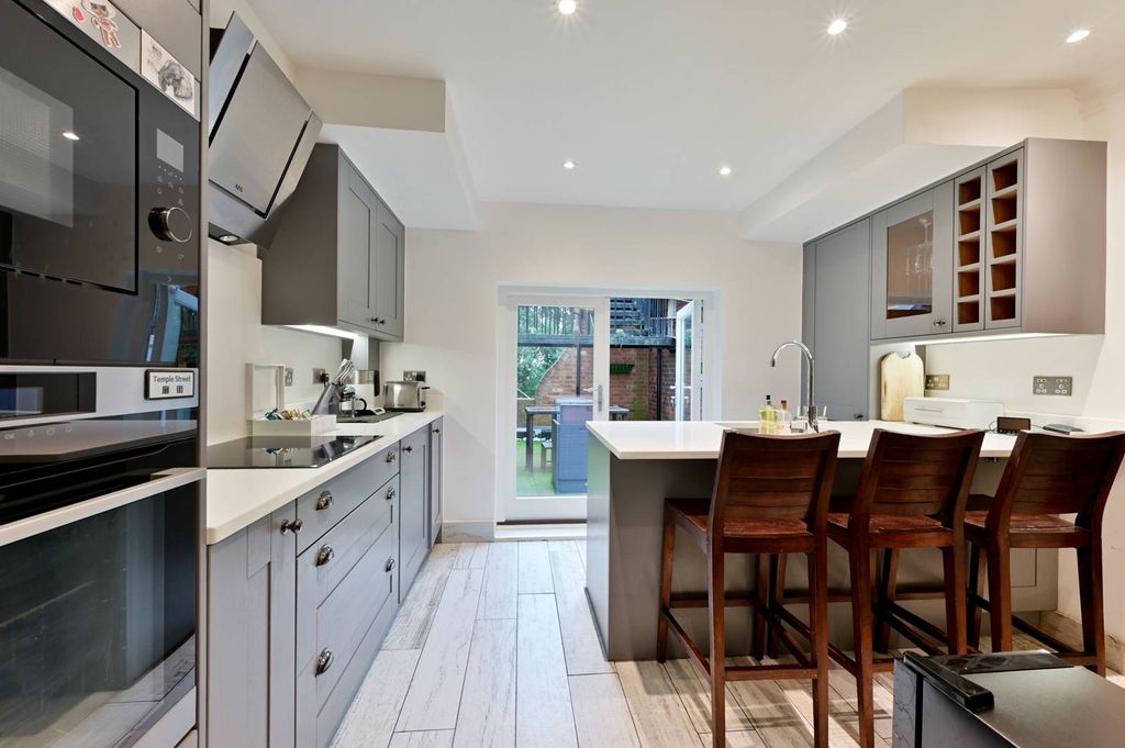 Property photo 3 of 16