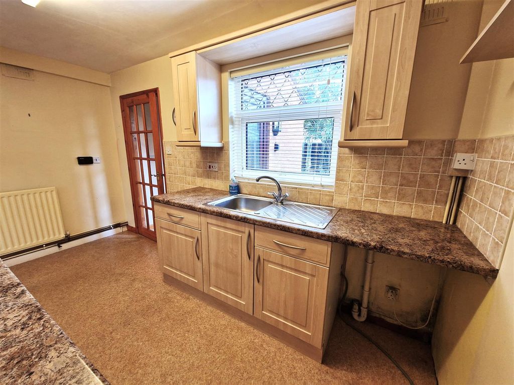 Property photo 3 of 9 LHR 44 - Kitchen.Jpg